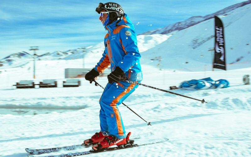 Photo purchase ski equipment